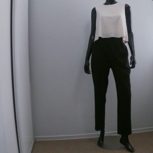 White & Black two-tone jumpsuit Size 6 (G) - Picture 4 of 12